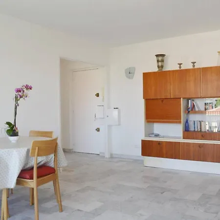 T2 A Avec Balcon, Proche - Fr-1-252-129 *
