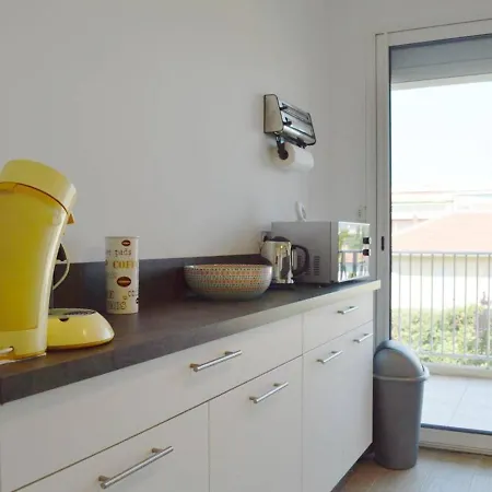 T2 A Avec Balcon, Proche - Fr-1-252-129 Apartment